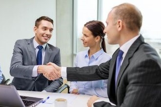  foto luego de firmar mi último contrato de trabajo